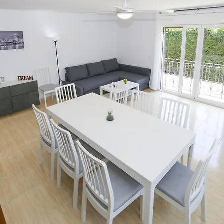 Adelfa Con Piscina Privada Planet Costa Dorada * Салоу
